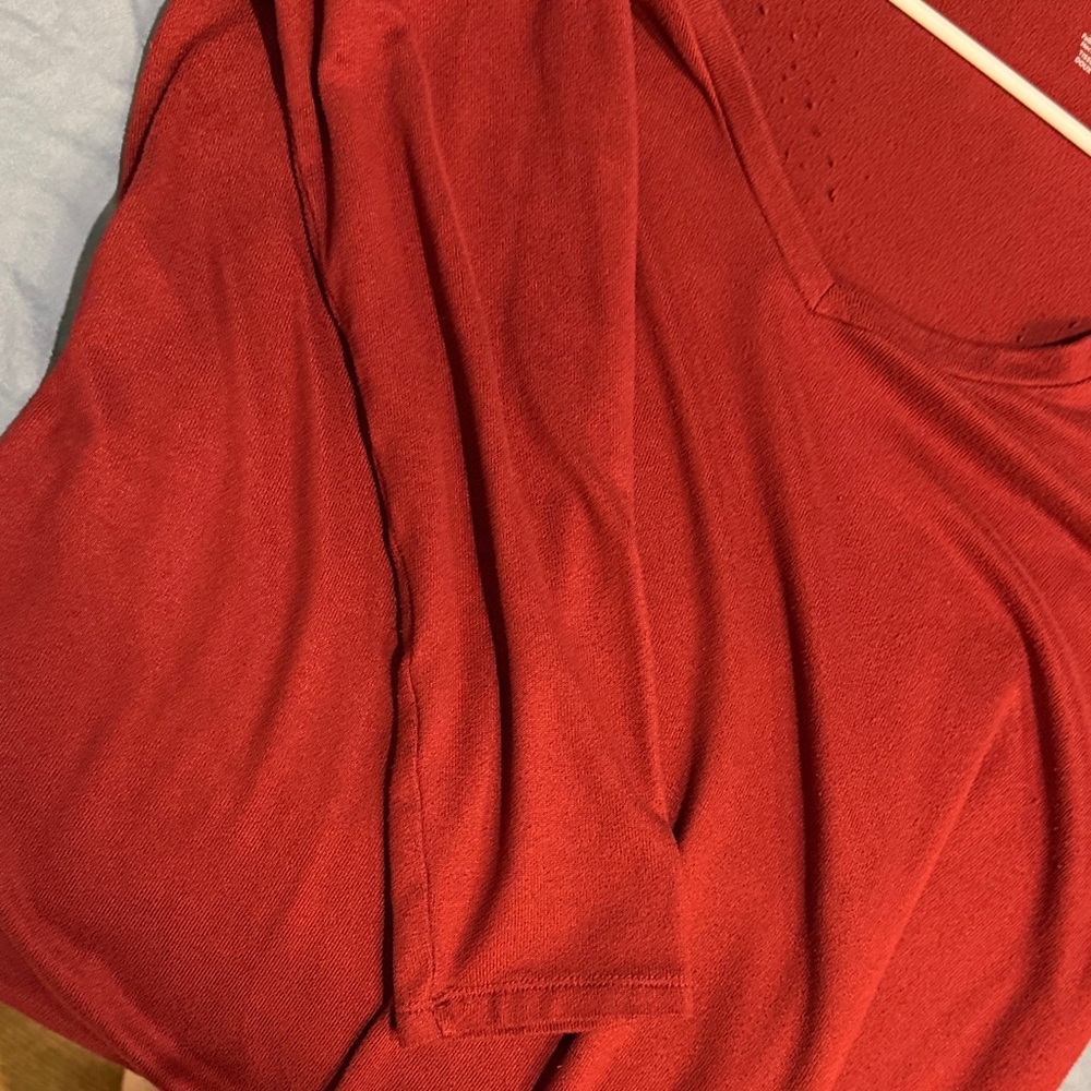 Universal Thread Deep Red Long Sleeve V-Neck Top - Picture 4 of 4